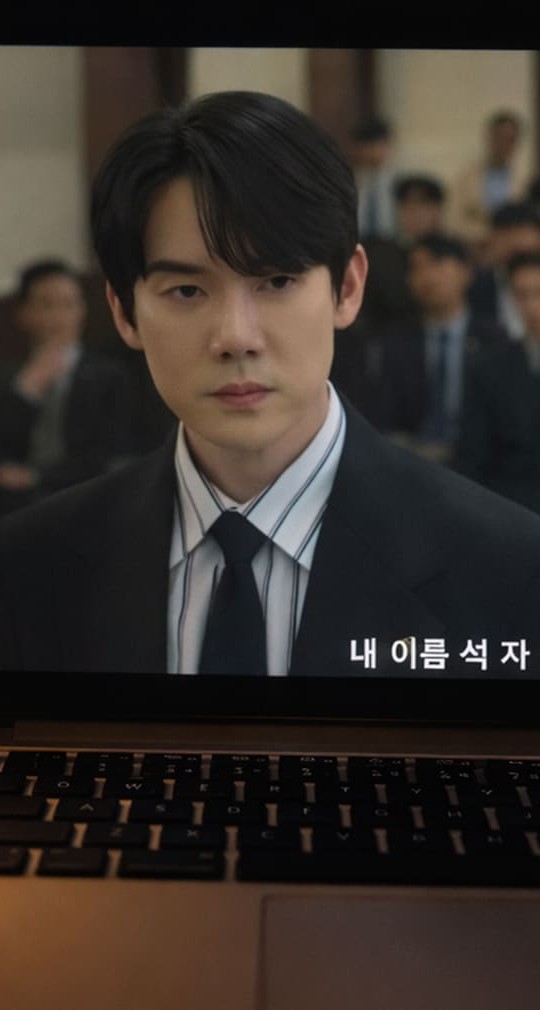 Phantom Lawyer Makes It Impossible to Look Away!